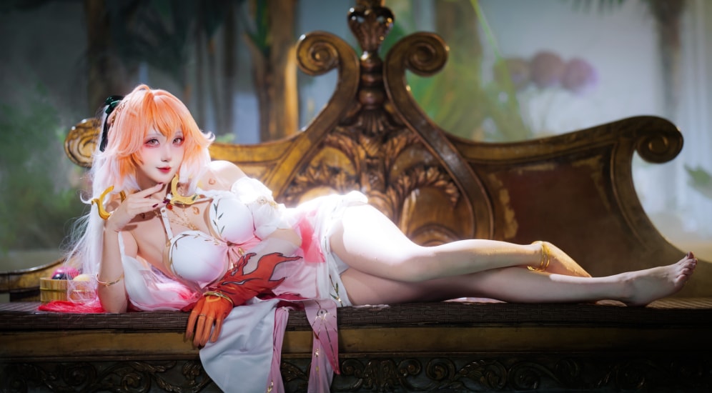 是夙卿呀-长离泳装美丽的女生cos图片