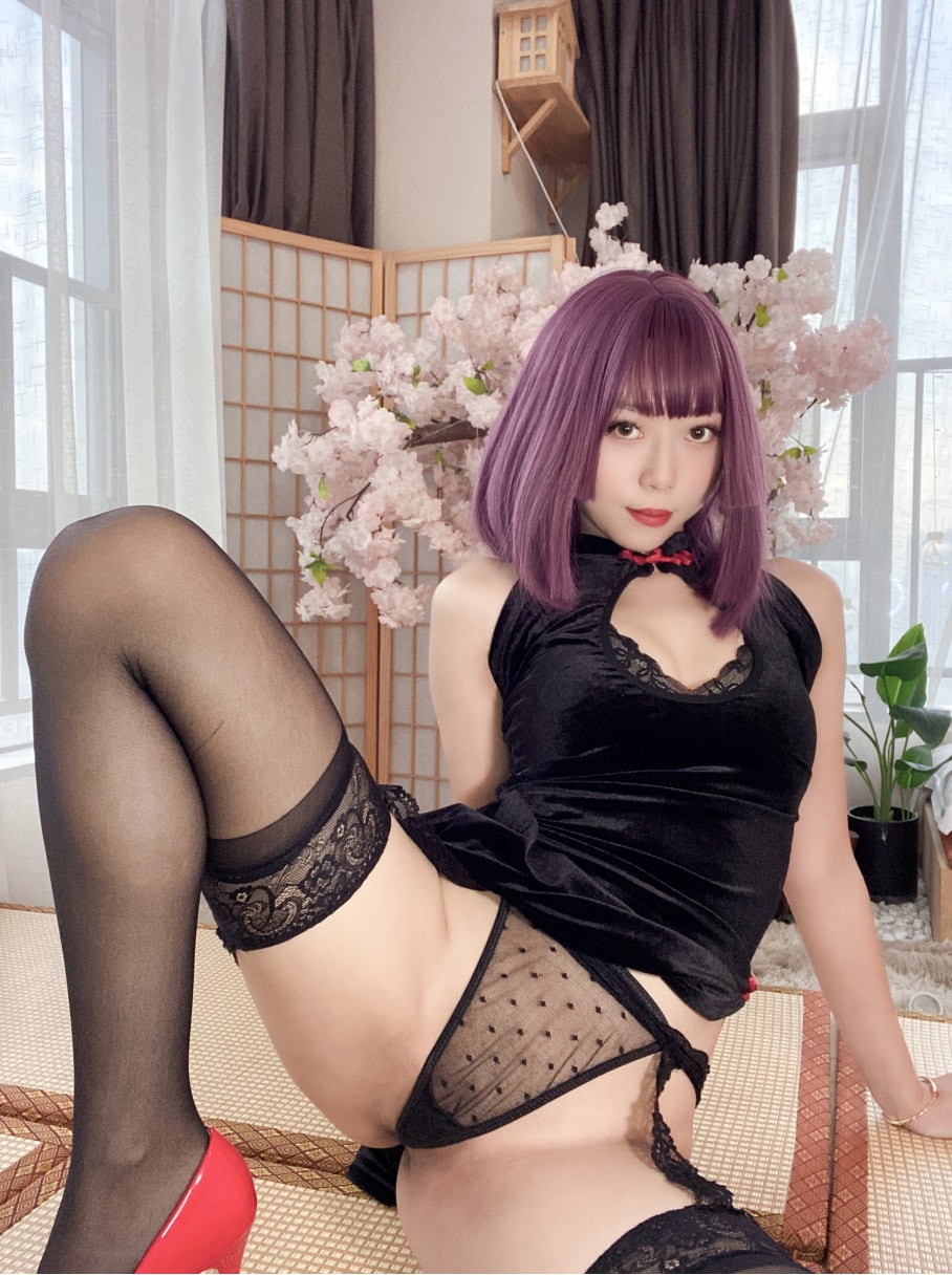 Money冷冷 –-高叉旗袍蕾丝裙图片作品欣赏 Money冷冷 –-高叉旗袍蕾丝裙图片作品欣赏