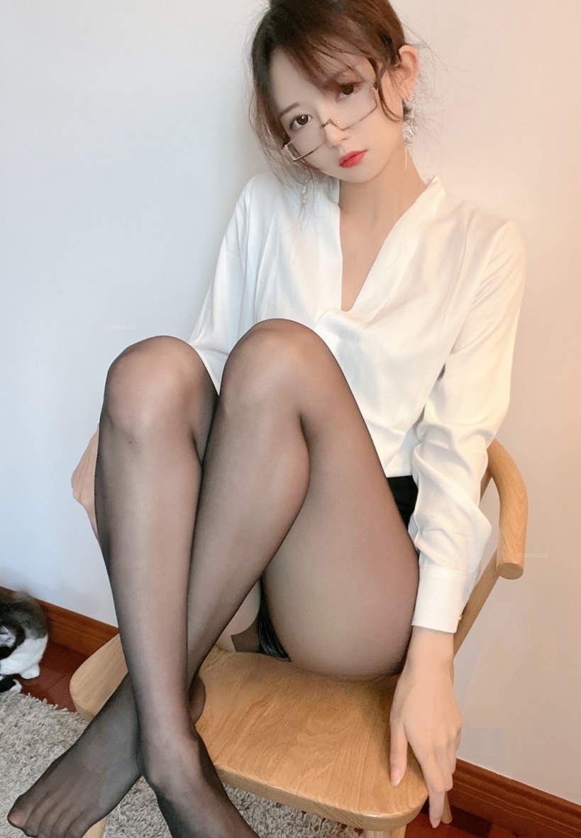 51酱 –-2023年01月真爱粉下载欣赏