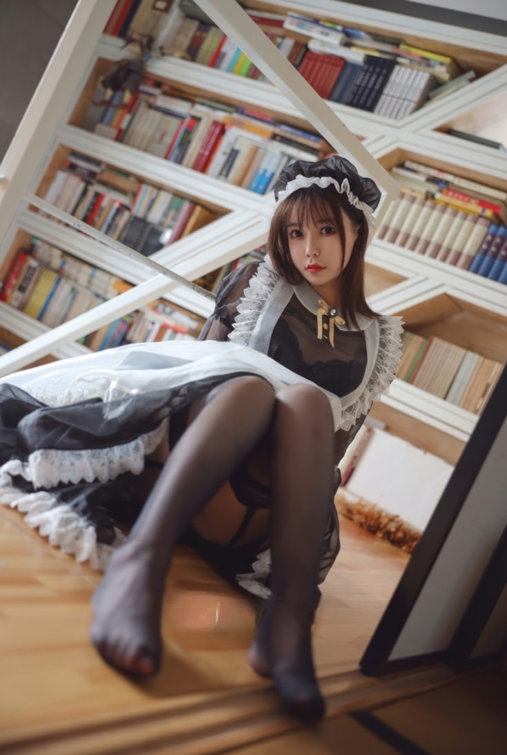 亚马逊鲶鱼 –-黑色透明女仆cos图片欣赏