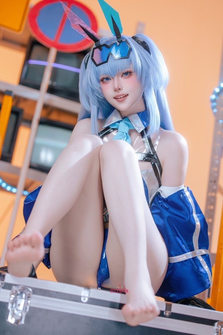 屿鱼-碧蓝航线 花园赛车服下载欣赏