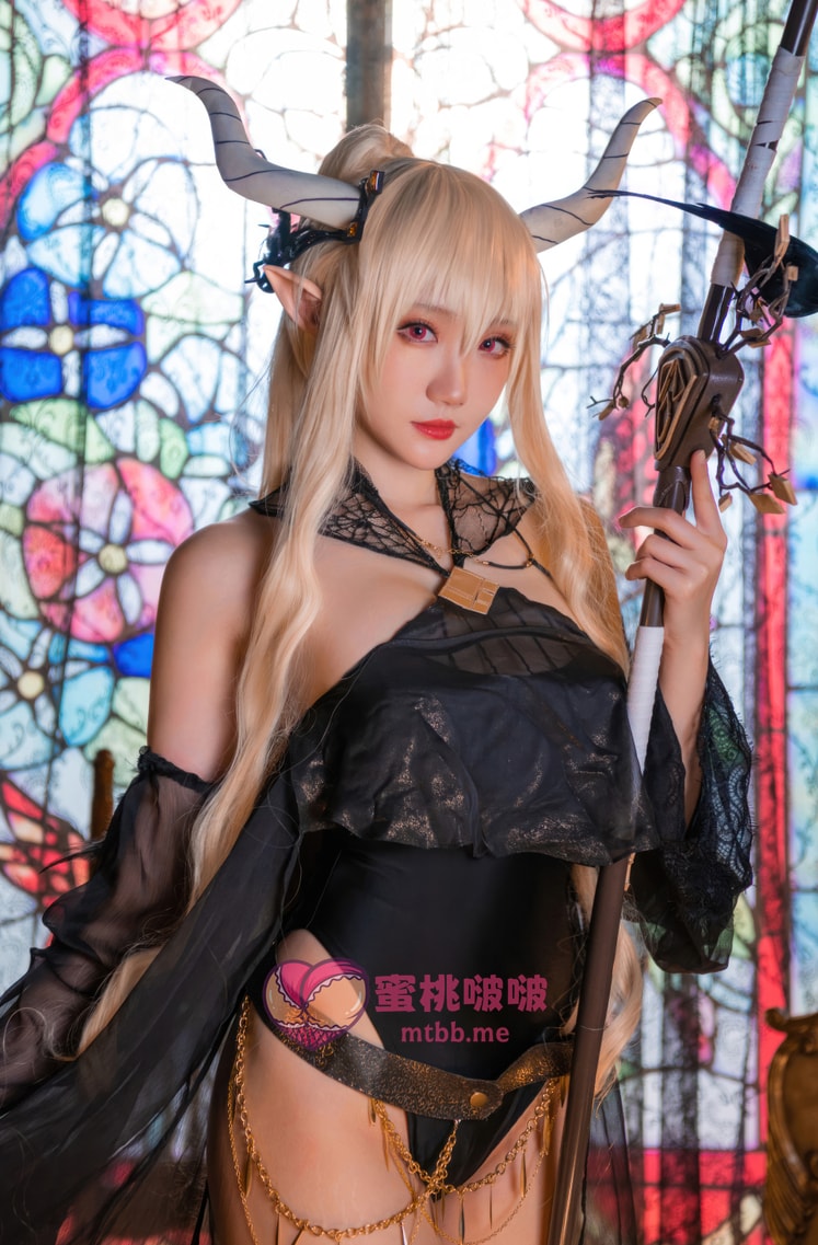 瓜希酱-明日方舟 闪灵 泳装非常漂亮