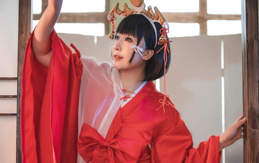 小容仔咕咕咕w菲谢尔的cosplay技巧，这些惊人的细节你有注意到吗？